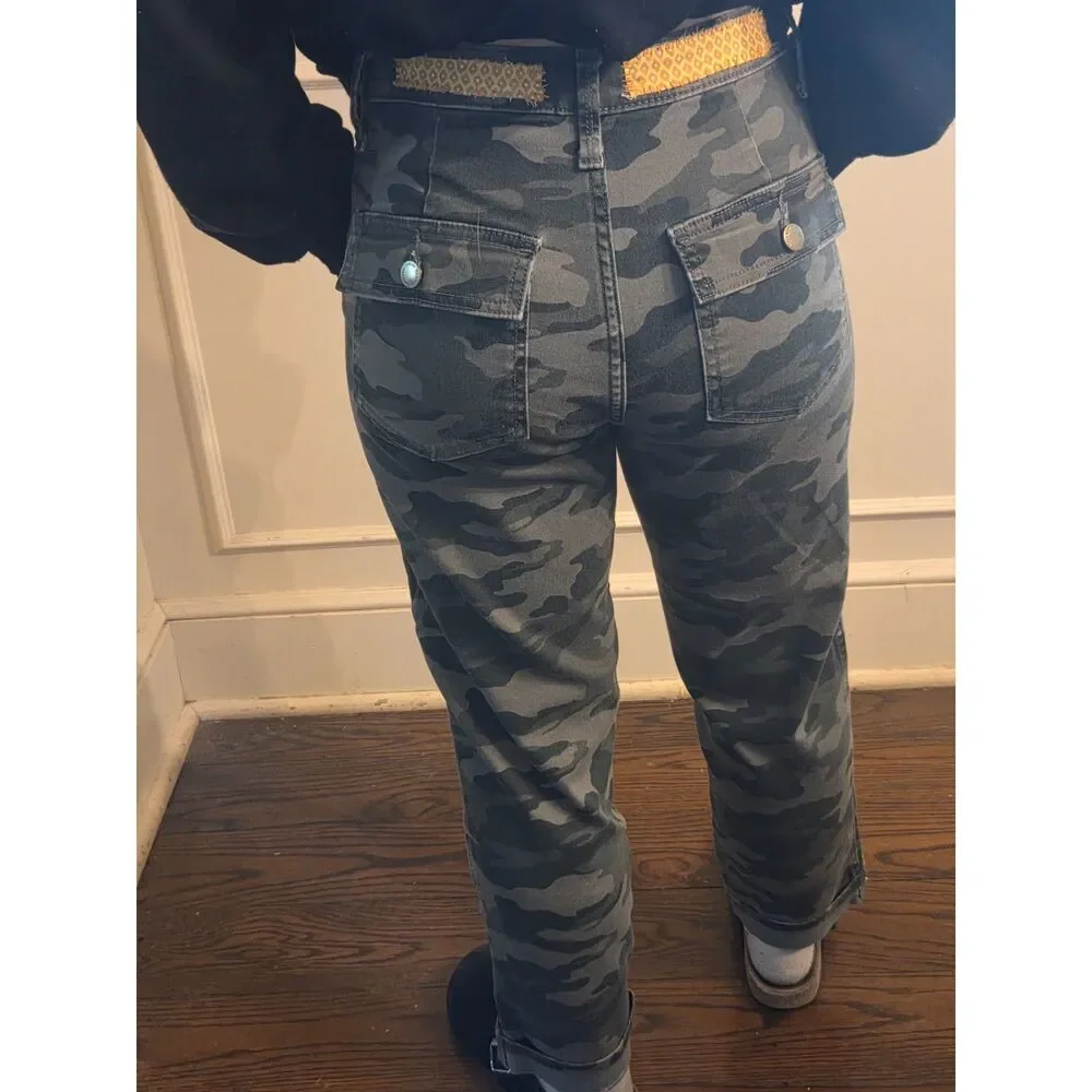 Upcycled, Hand Stitched, "Jesus Loves U" camo pants Size 4/27 - Picture 5 of 5